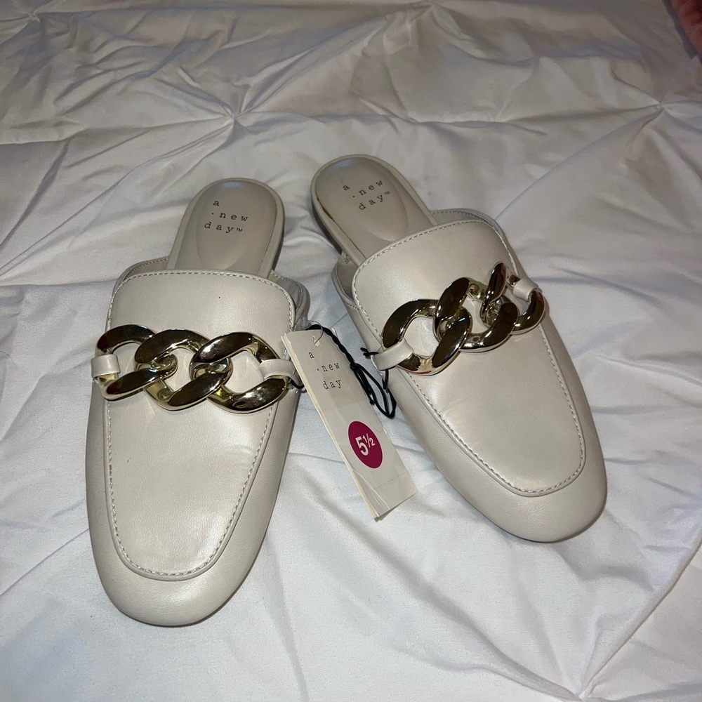 NWT cream loafers